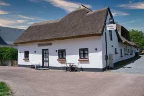 nah am Meer, ruhige Lage, gratis Nutzung vom AHOI Erlebnisbad und Sauna in Sellin - Haus Büdnerstube FeWo 1, Middelhagen